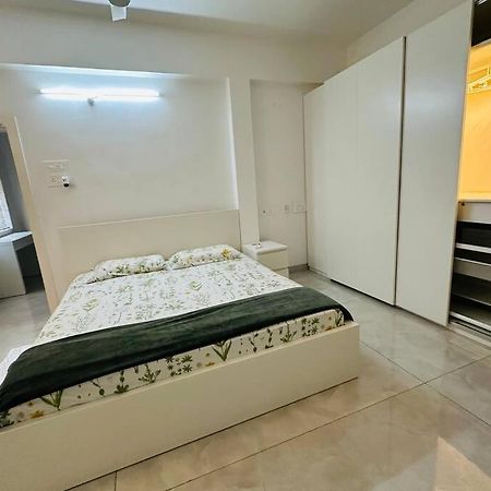 White House Sky View Theatre Villa In Gachibowli Ngoại thất bức ảnh