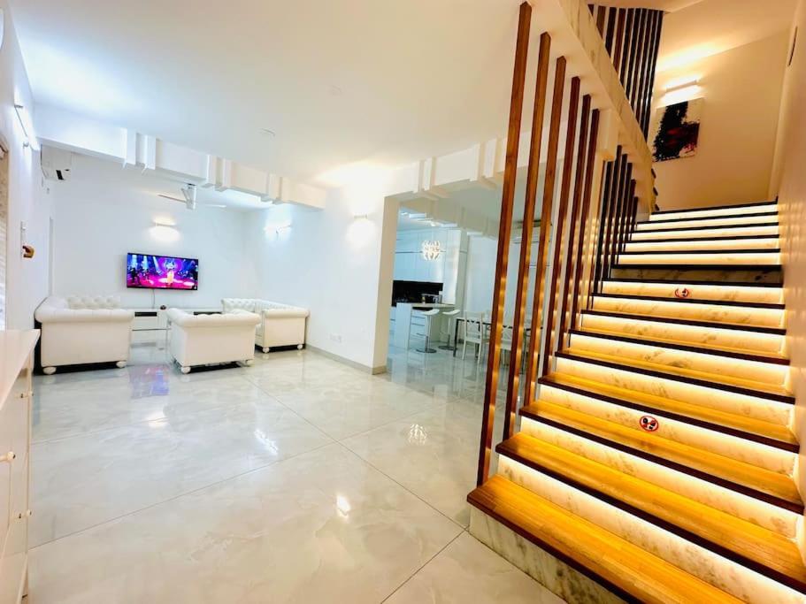 White House Sky View Theatre Villa In Gachibowli Ngoại thất bức ảnh