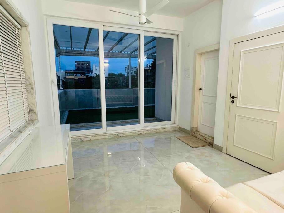 White House Sky View Theatre Villa In Gachibowli Ngoại thất bức ảnh