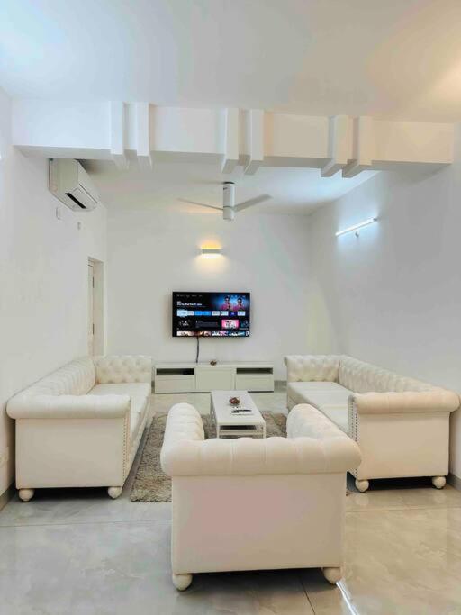 White House Sky View Theatre Villa In Gachibowli Ngoại thất bức ảnh