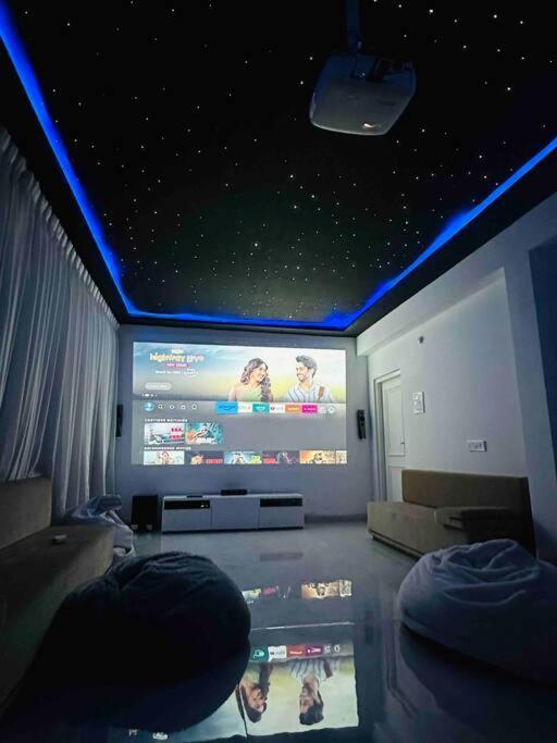 White House Sky View Theatre Villa In Gachibowli Ngoại thất bức ảnh